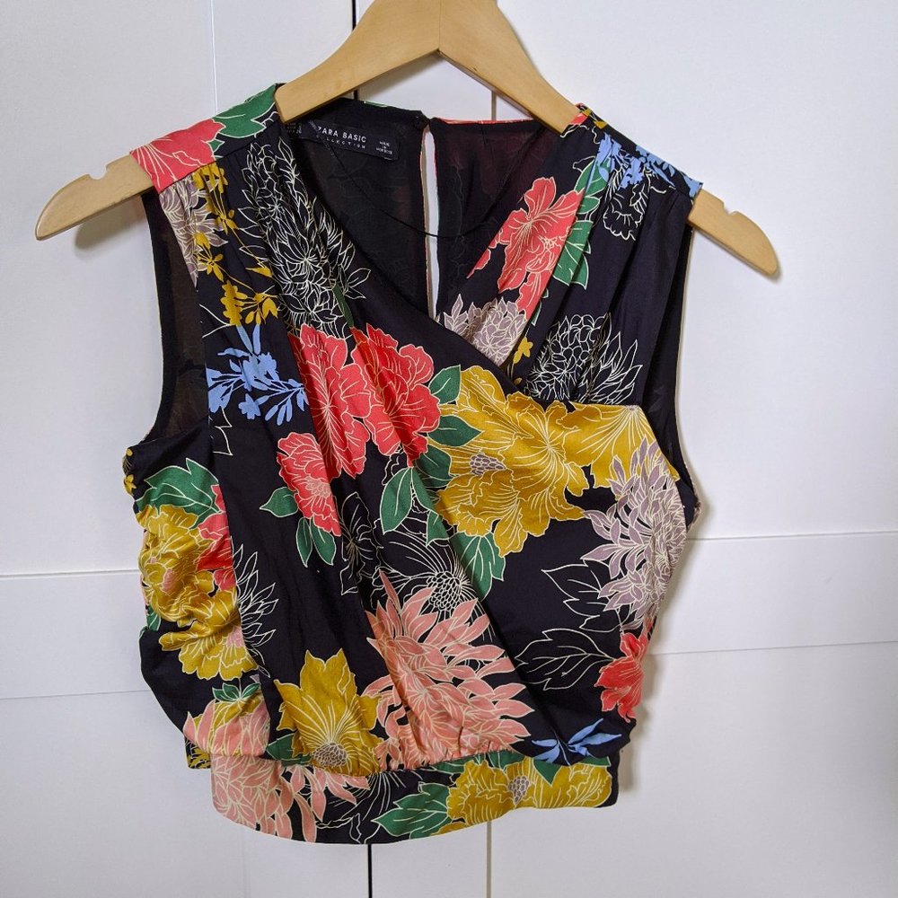 Never Used Print Cropped Top
